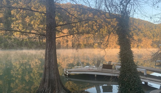 Family Staycation Paradise -Lake Austin Waterfront:Volleyball, Kayaks, Hiking