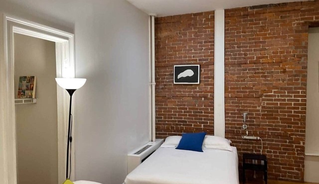 Family Studio/no window - most expensive area 5th Ave