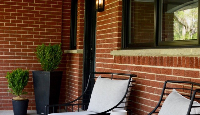 Family Style Home 5 minutes from the Gaslight District!