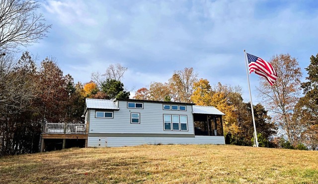 Family Style Tiny Home with Fantastic River Views