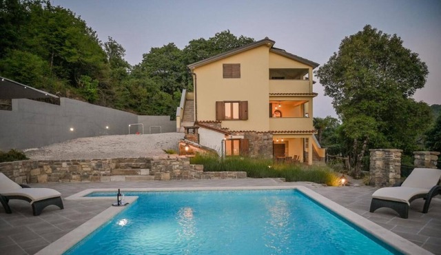 FAMILY SUITABLE HOLIDAY VILLA WITH LARGE GARDEN AND PLAYGROUND