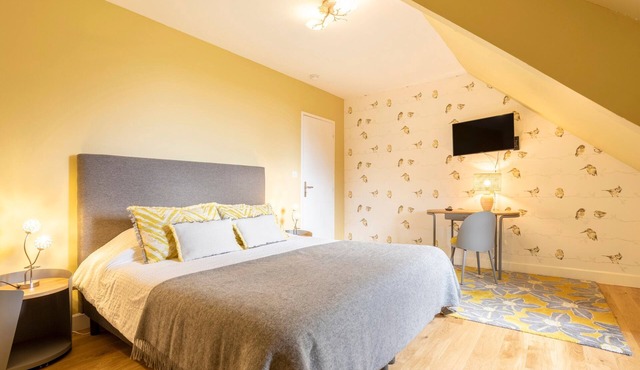 Family Suite "Madame De Maintenon" with Shared Terrace, Garden, and Wi-Fi
