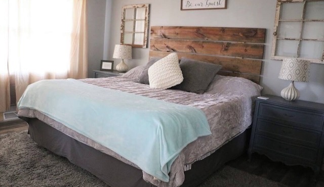 Family suite sleeps 11! We are near Champaign-Urbana 4 bedrooms & 2.5 bathrooms