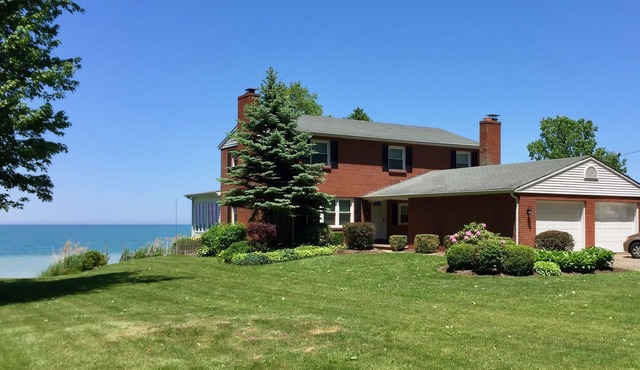 Family Summers, Big Lake Front House on Lake Erien