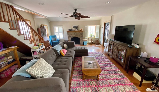 Family Surf House minutes to the beach, the bay and downtown shops & Restaurants