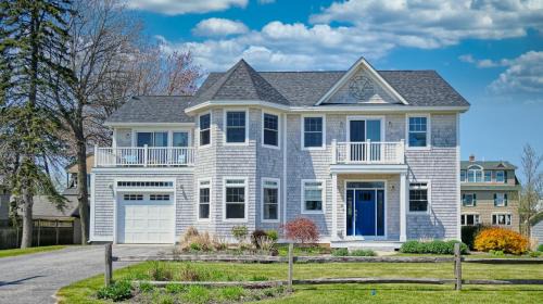 Family Tides by Bayley Vacation Rentals