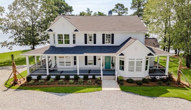 Family Ties Lakefront Estate
