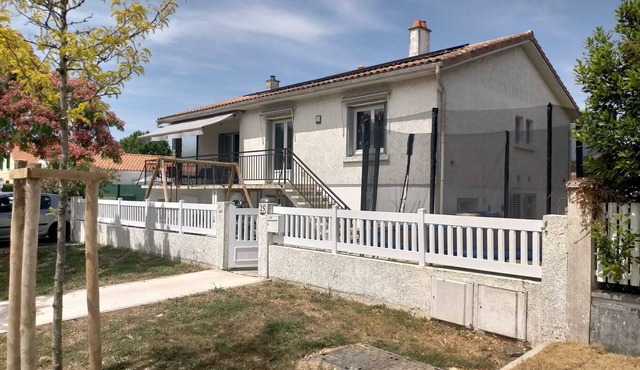 Family townhouse with garden close to shops and beach.