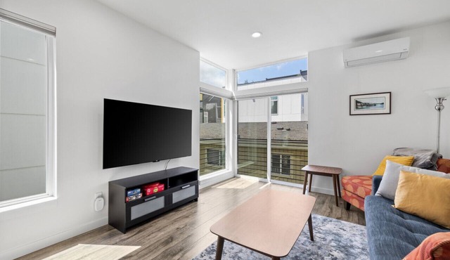 Family Townhome Near Stadiums, Beach, Parks, Lake