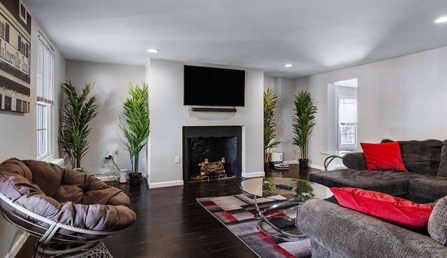 Family/Travelers! Near Philadelphia, Sesame Place, Six Flags, Parx, NJ & NY!