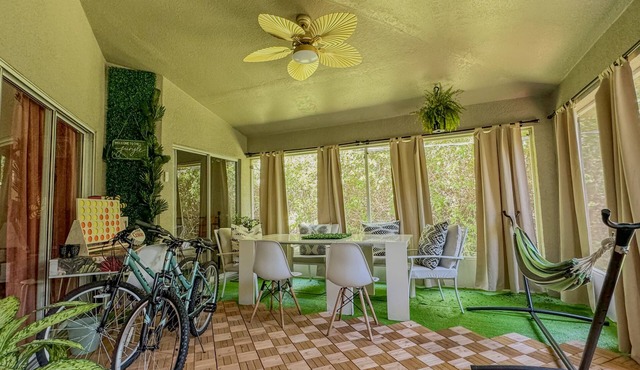 Family Tropical Oasis: 15 mins From Beach