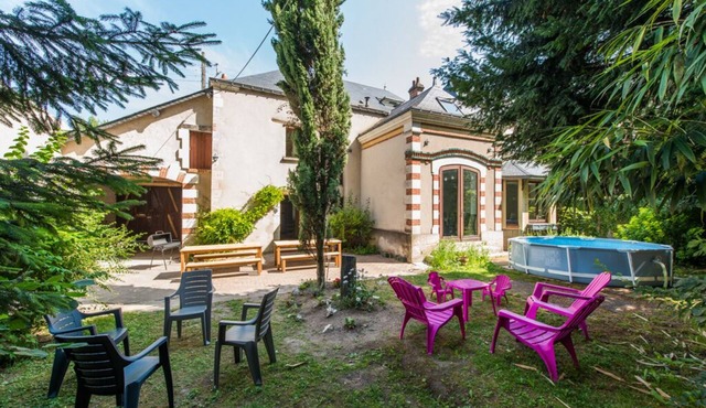 Family vacation home - Sleeps 15 (seats 20) - With garden and spa