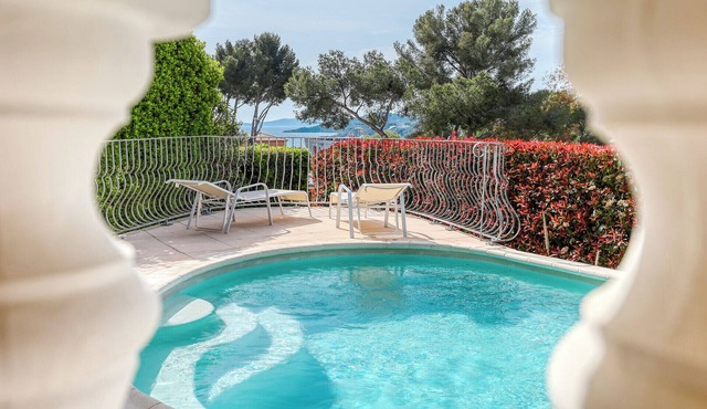 Family vacation: house with swimming pool & sea view