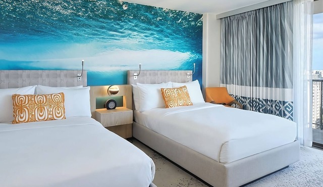 Family Vacation! 3 Convenient Units, Close to Waikiki Beach, Pool, Pets Allowed