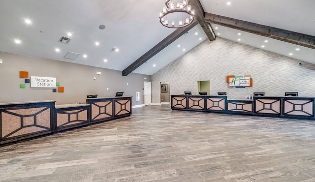 Family Vacation at Lake Conroe! | Villa + 5 Pools