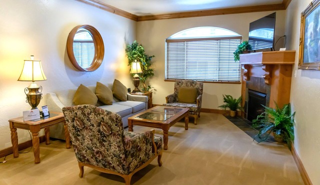 Family Vacation~Heated In/Out Pool, Tubing & Ice Skating Villa 1076