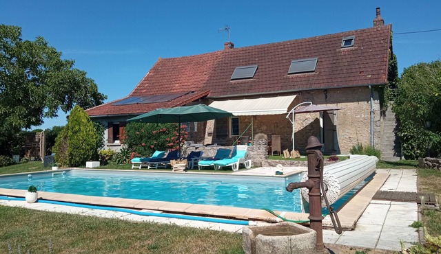 Family vacation home with large swimming pool, pets welcome.