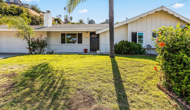 Family vacation home w/ private hot tub - two miles from the beach - dogs OK