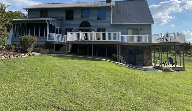 Family Vacation on the Lake!! Private Dock Plus Game Room!