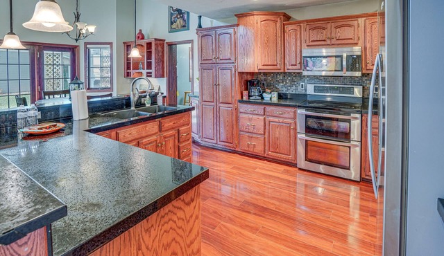 Family Vacation Rental Home ~ 1 Mi to Okabena Lake