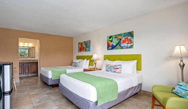 Family Vacation Room with 2 DBL Beds Near Must-see Attractions