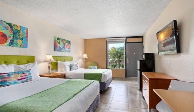 Family Vacation Room with 2 DBL Beds Near Must-see Attractions