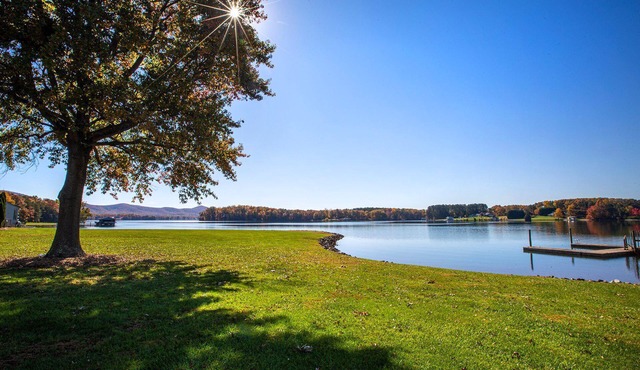 Family Vacation Station - No Wake Lakefront Retreat on Smith Mountain Lake