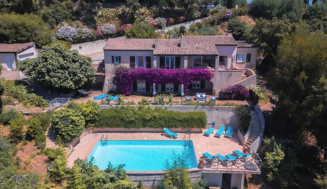 Family villa with pool, A/C, sea view and Golden Islands (10 people)