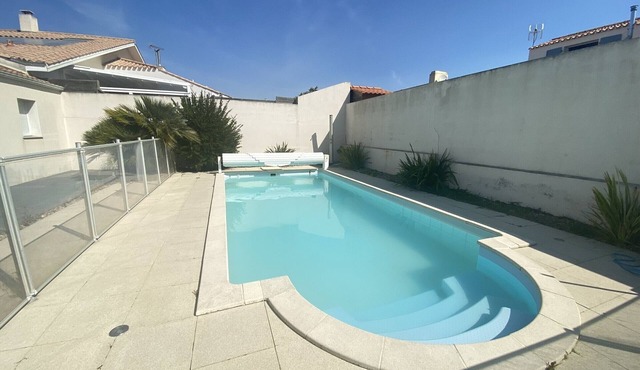 Family villa with heated private pool, 800m to beach, WiFi