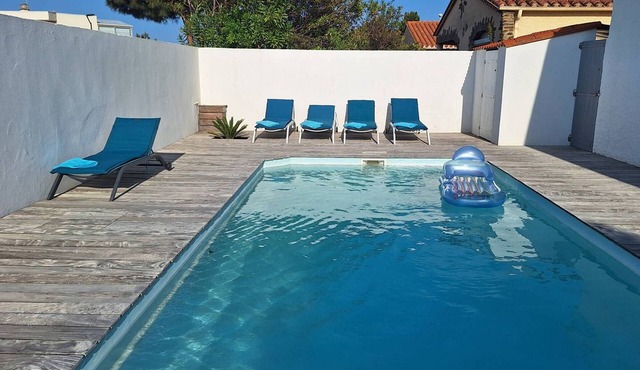 Family villa 100m from beach with pool