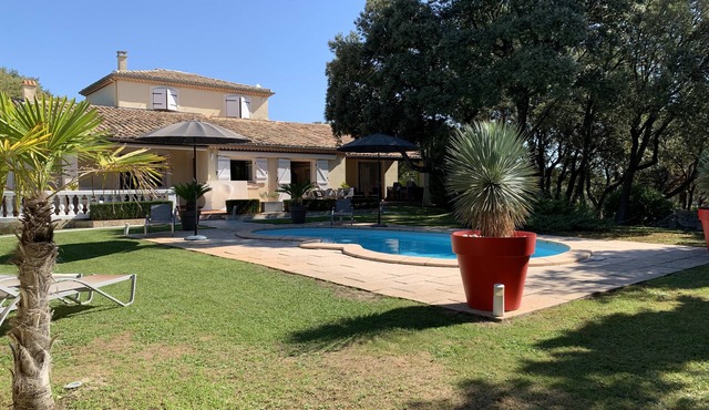 FAMILY VILLA 8/9 pers. air-conditioned with swimming pool, in Provence