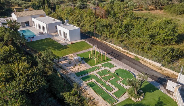 Family Villa Ami - private minigolf, outdoors gym, heated pool - 2min from beach