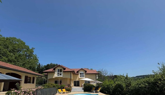Family villa at lake Annecy, pool et nature