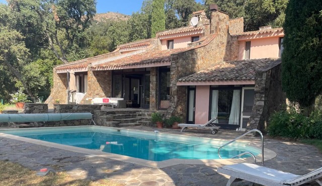 Family villa in the hills of Saint-Tropez