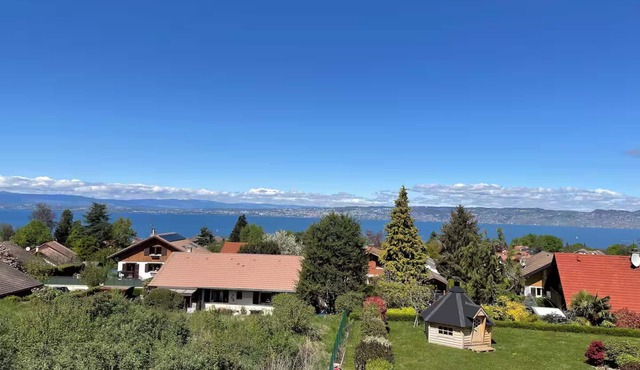 Family villa between lake and mountains