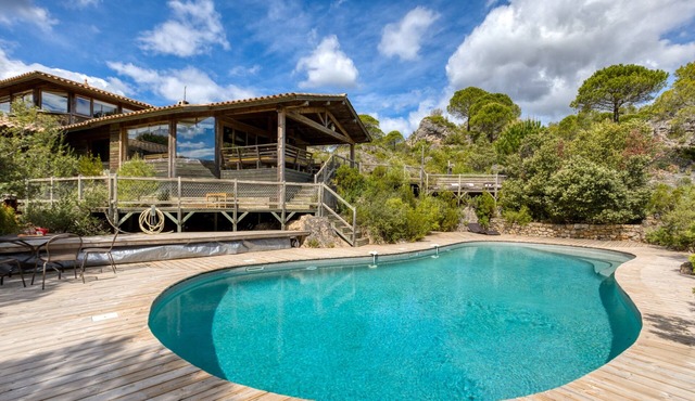 Family Villa in Exceptional Setting with Mountain View, Wi-Fi, and Air Conditioning