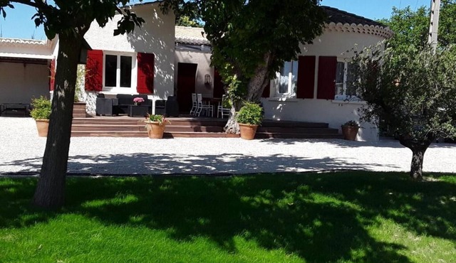 Family Villa LA BONBONNE EN PROVENCE 8-10 pers 5 bedrooms, swimming pool, quiet, Vaucluse