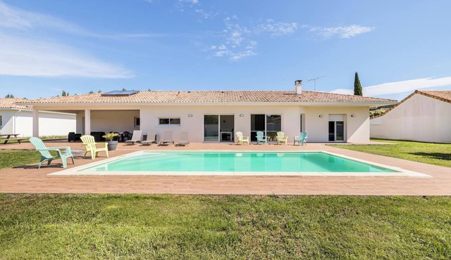 Family Villa 'Lumière Ychoux' with Pool and Large Garden