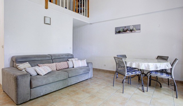 Family Villa Near Lac de Jouarres