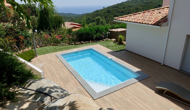 Family villa on the heights of Solenzara - Sea view - Heated swimming pool