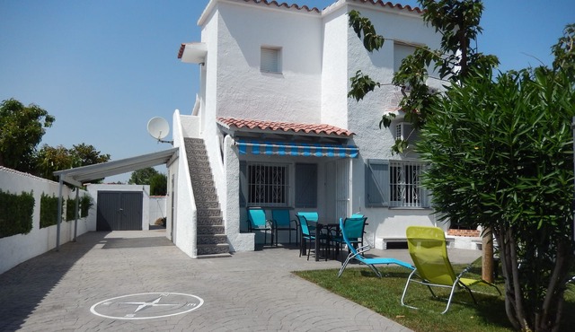 Family villa on the Costa Brava. Down 10% in June and September.