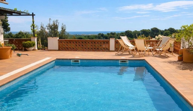 Family Villa - Pals with a private pool and panoramic sea views