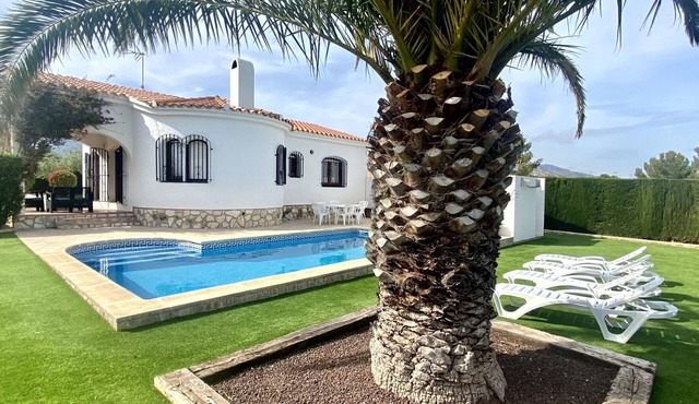 Family Villa with Pool, Close to Beach, Sleeps 8