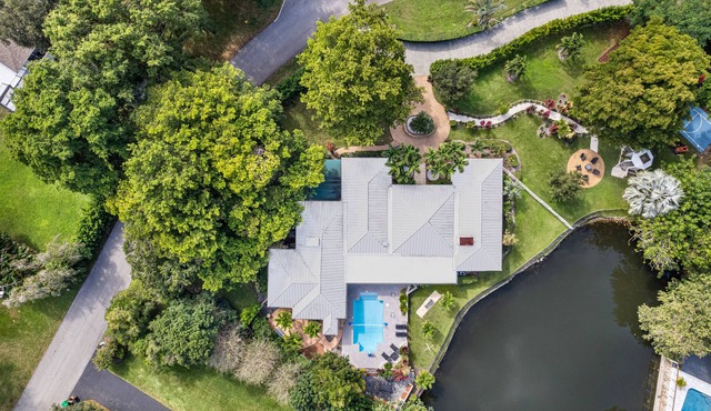 Family villa w/heated pool, gameroom & fire pit