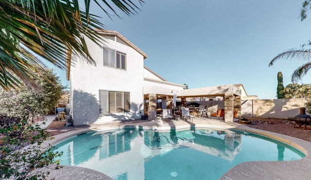 Family Villa w/Private Patio, Pool, W/D, WiFi & Central AC - snowbird-friendly!