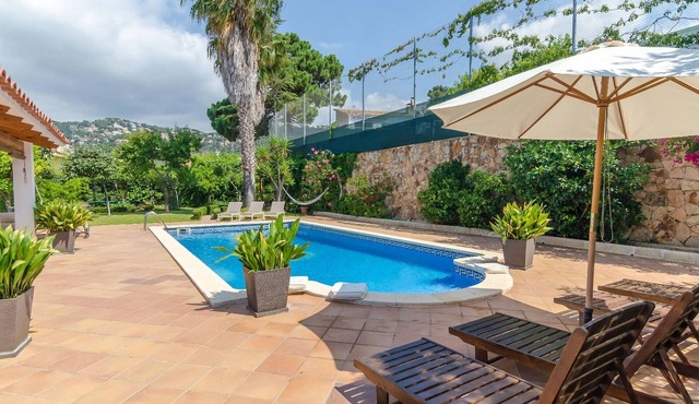 Family Villa with Private Pool, Near Beach