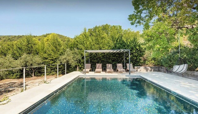 Family villa with Luberon views in Cucuron