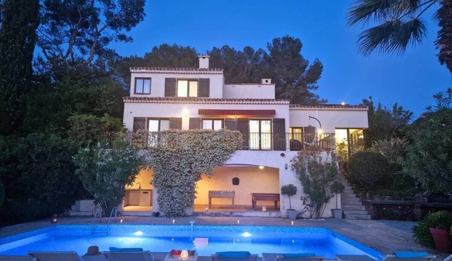 Family Villa with Pool, Games and A/C, Near Cannes