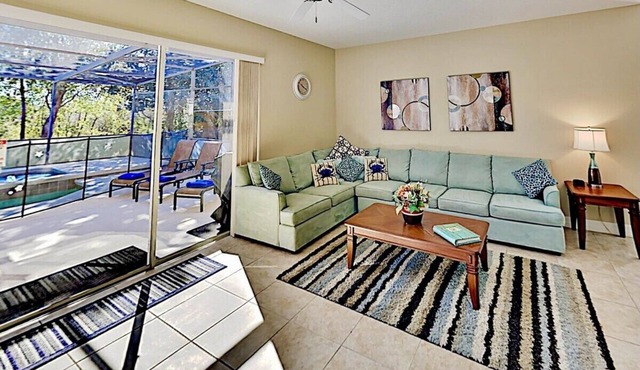 Family Villa with Pool, Spa & Close to Attractions!