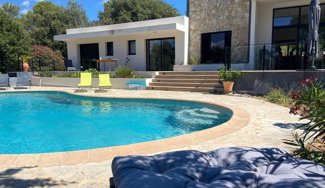 Family villa with pool between the Provencal villages of Biot and Valbonne